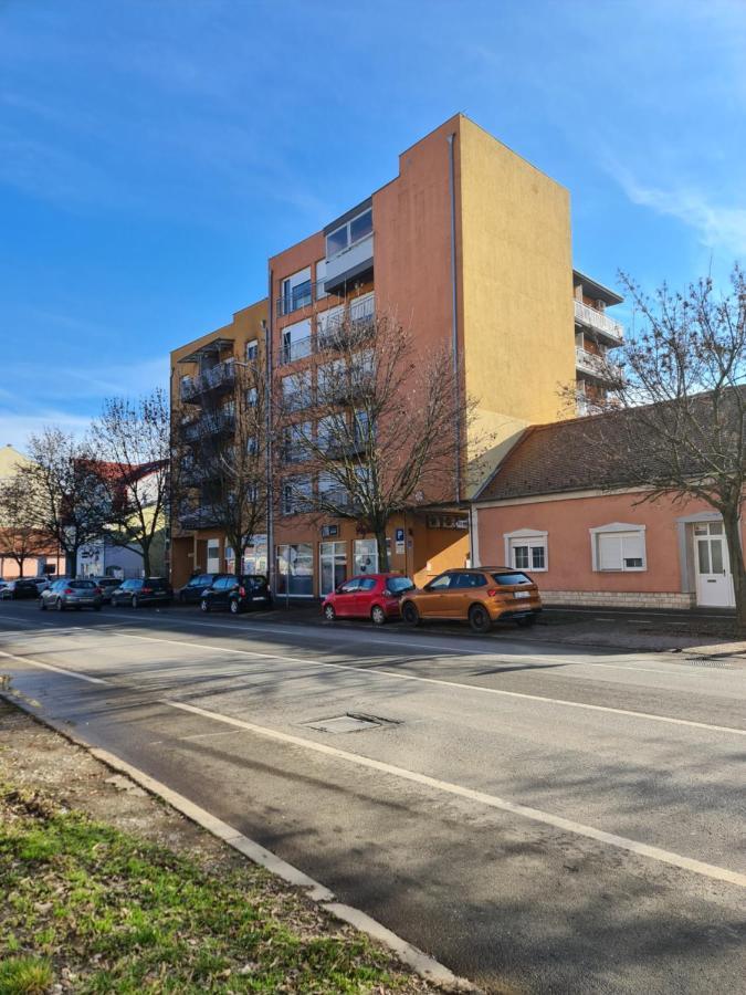 Apartman *Joy* Osijek Exteriör bild